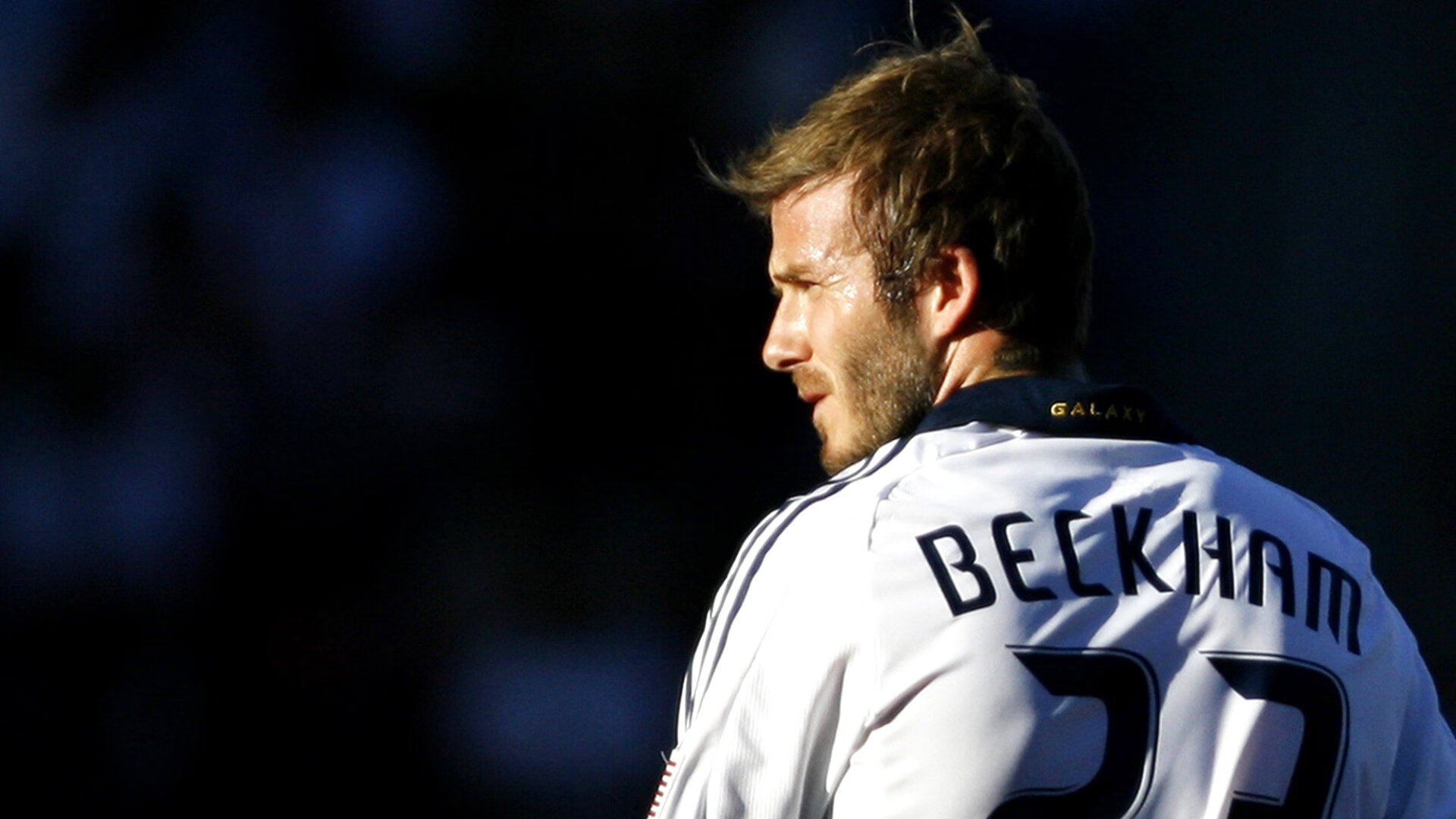 爱游戏平台-黄蜂控卫展现惊人控球节奏震惊训练营全员，黄蜂防守